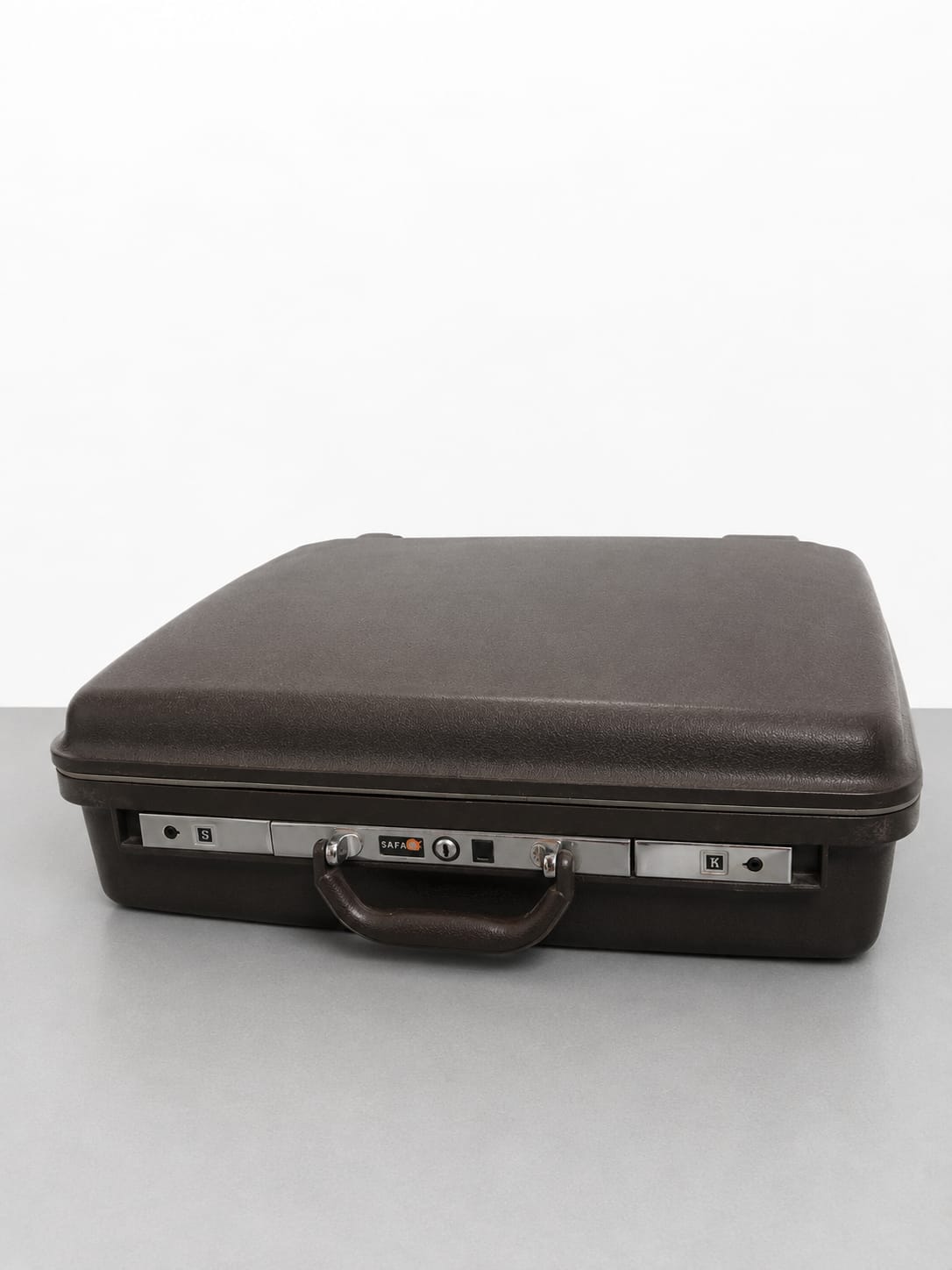 VINTAGE SUITCASE